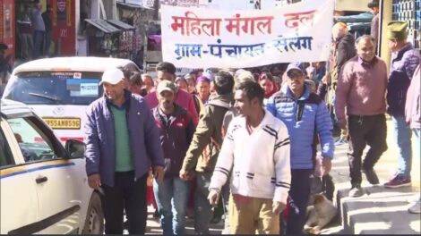 दरकती धरती से उदास पहाड़,एनटीपीसी के खिलाफ जोशीमठ वसीयों ने किया प्रर्दशन